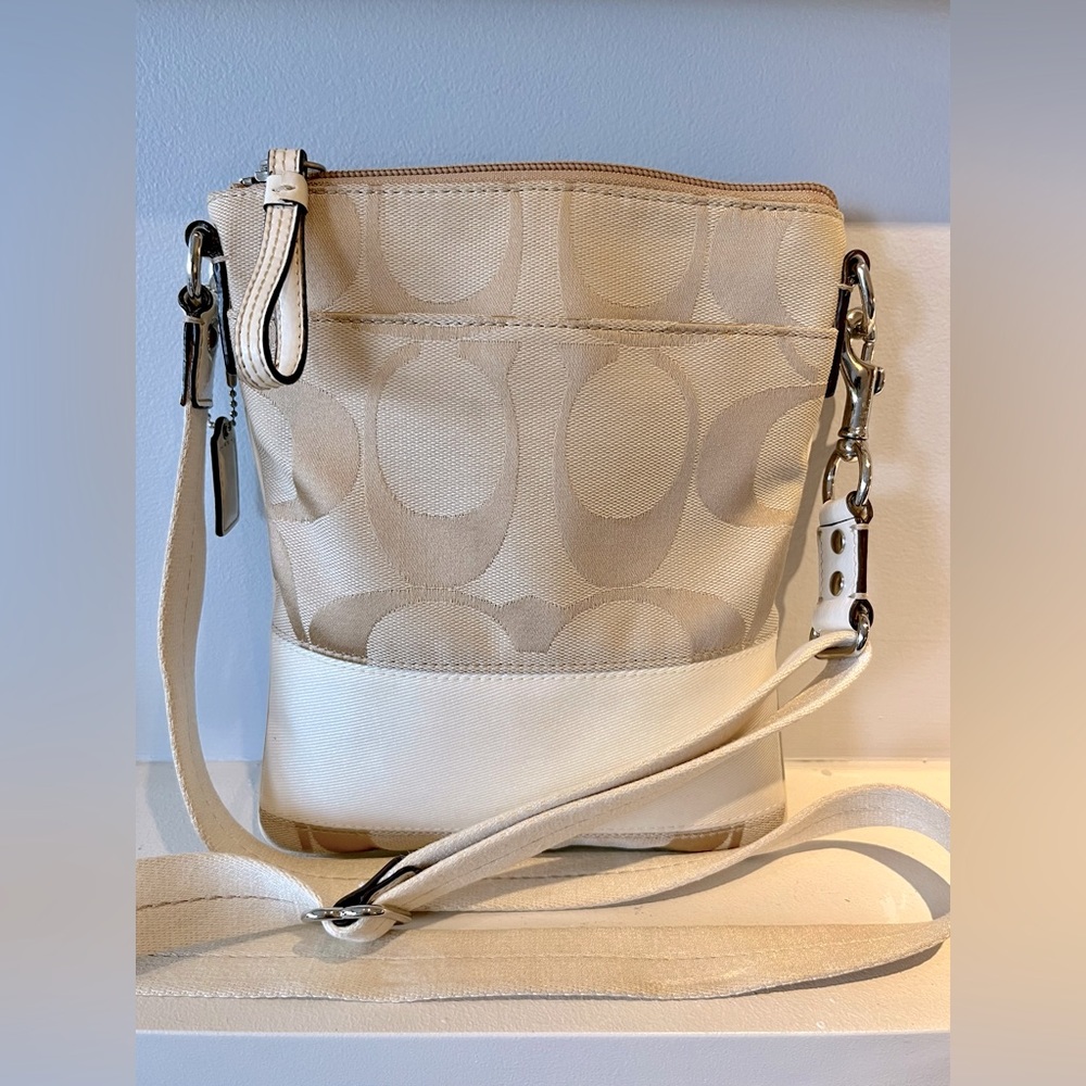 Coach signature jacquard monogram crossbody messenger purse (ideal for travel)